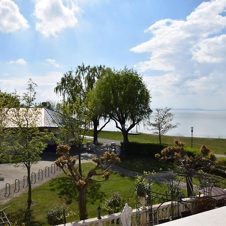 Seehotel Herlinde Podersdorf am See Exterior photo