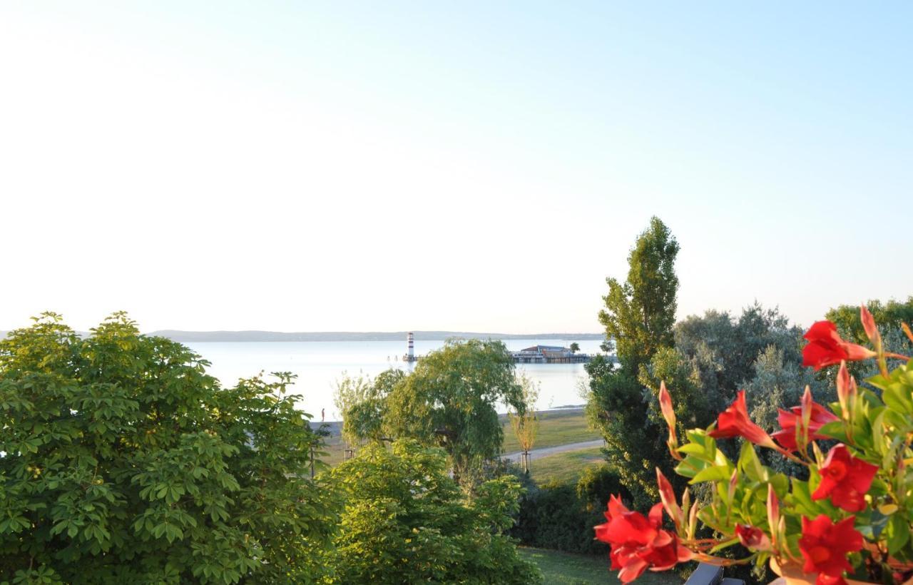 Seehotel Herlinde Podersdorf am See Exterior photo
