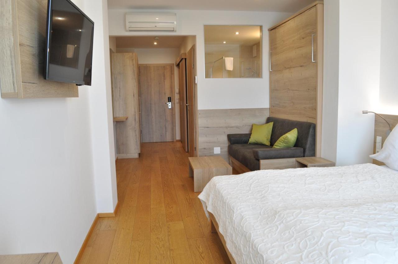 Seehotel Herlinde Podersdorf am See Exterior photo