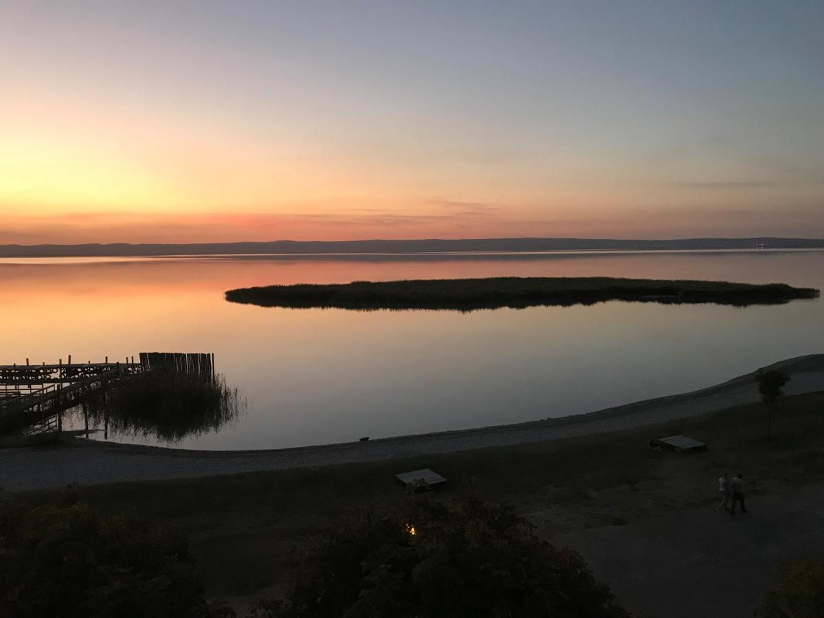 Seehotel Herlinde Podersdorf am See Exterior photo