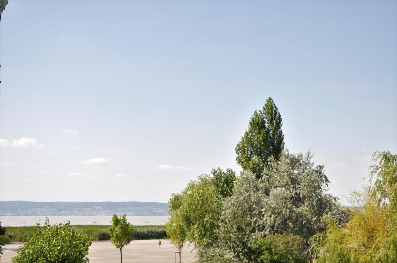 Seehotel Herlinde Podersdorf am See Exterior photo