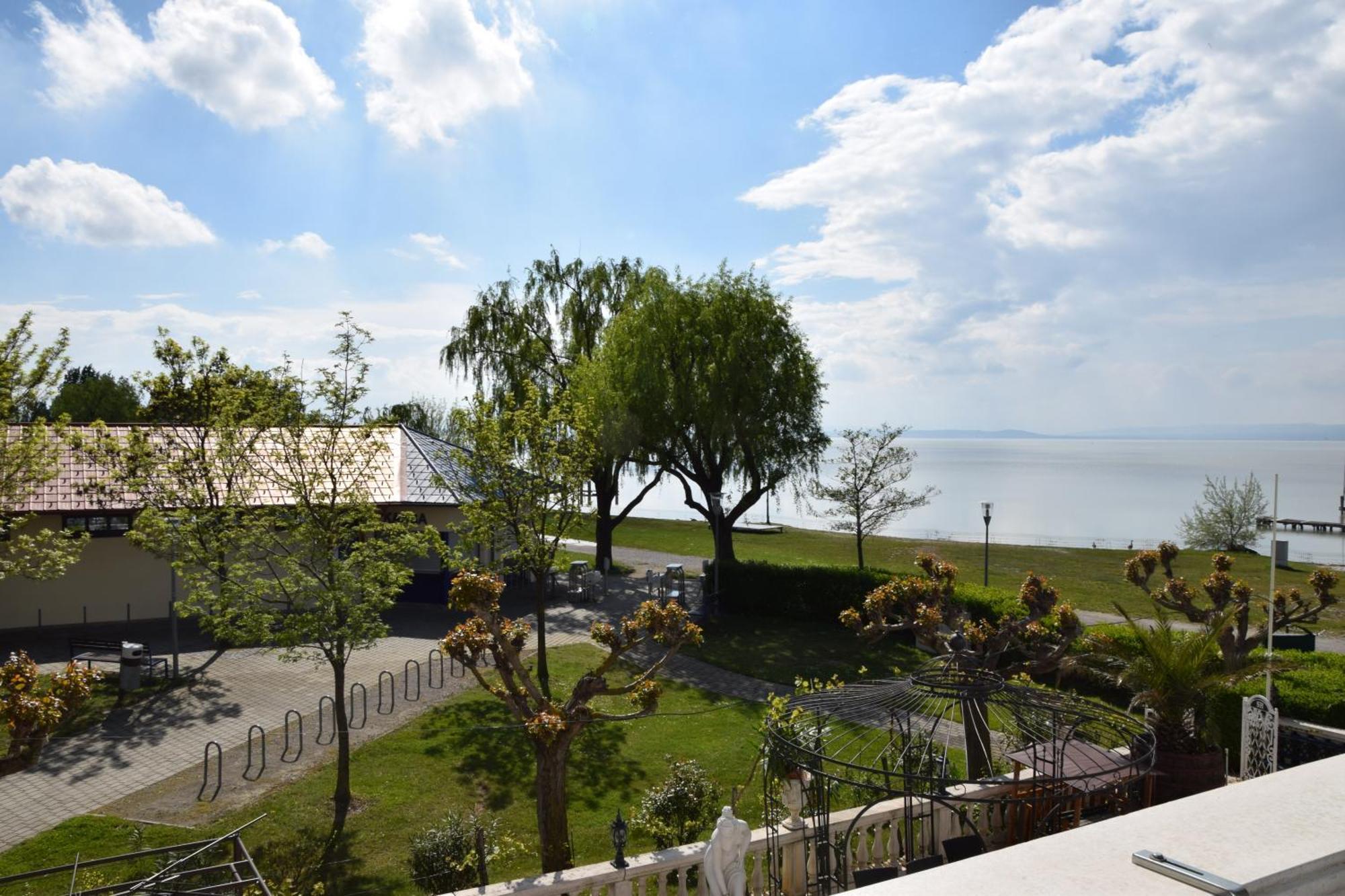 Seehotel Herlinde Podersdorf am See Exterior photo