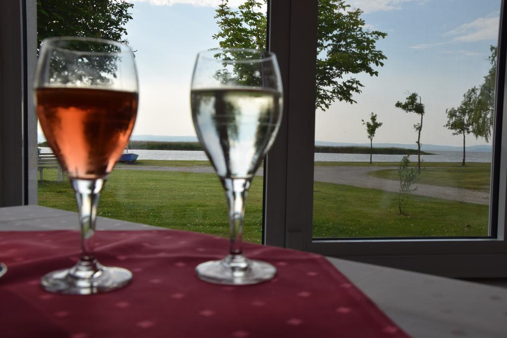 Seehotel Herlinde Podersdorf am See Exterior photo