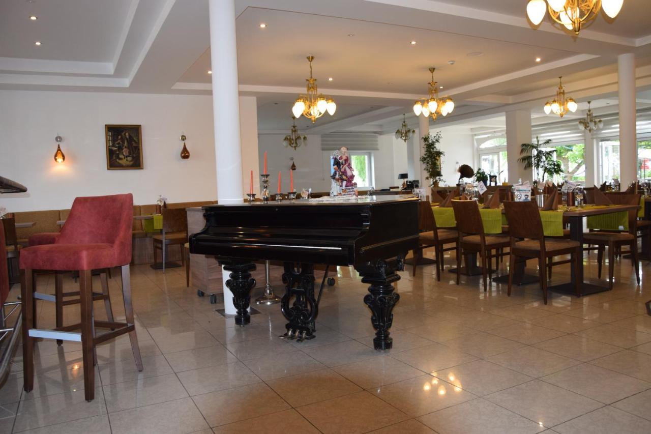 Seehotel Herlinde Podersdorf am See Exterior photo